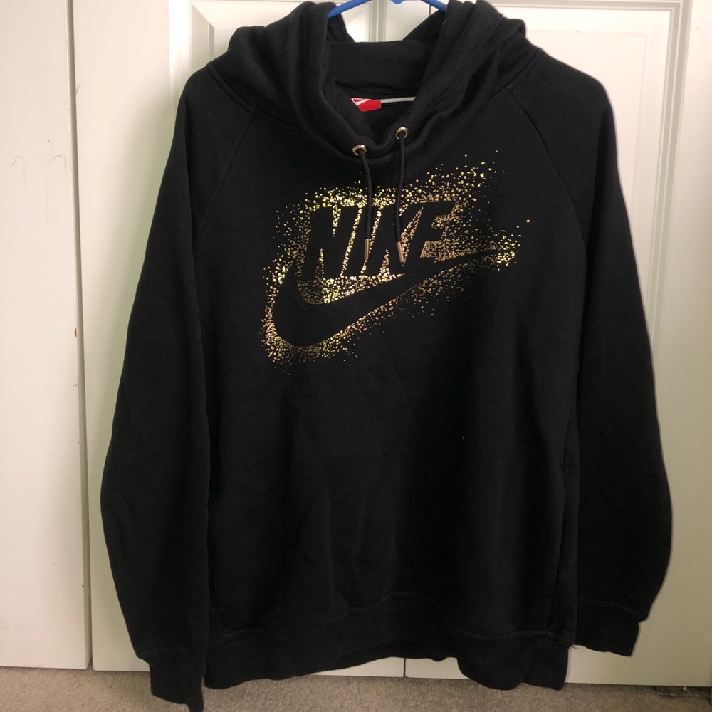 Women’s NIKE Pullover